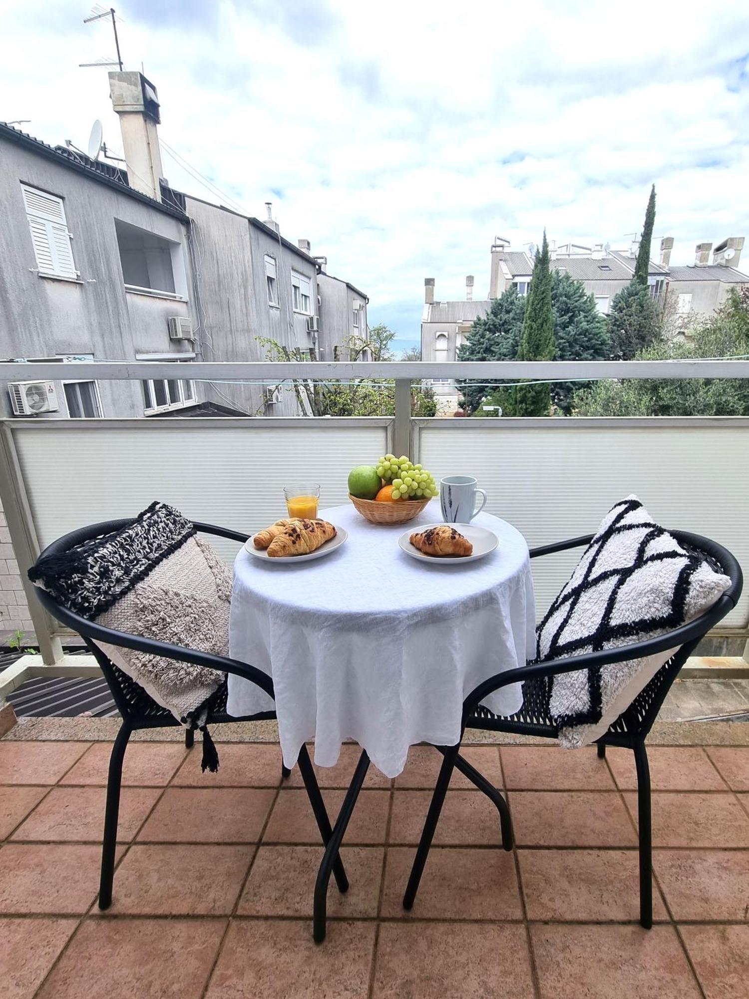 Apartment Sol Dolcevita Njivice Esterno foto